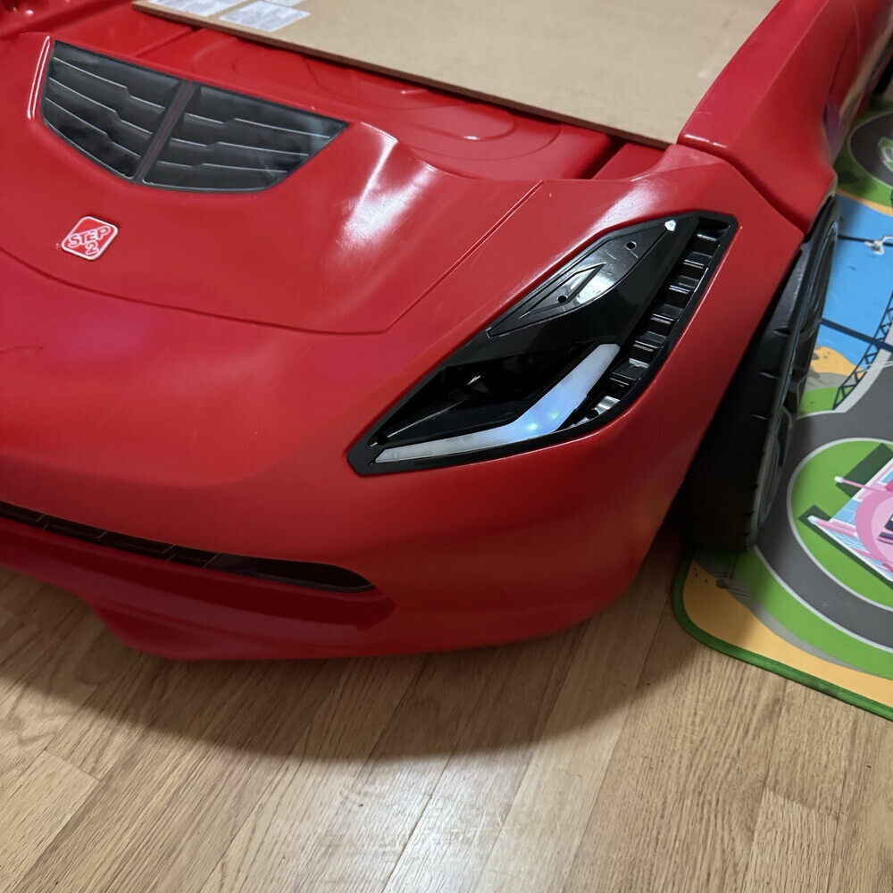 Step2 Corvette Convertible Toddler to Twin Bed with Working HeadLights Red - Picture 3 of 8